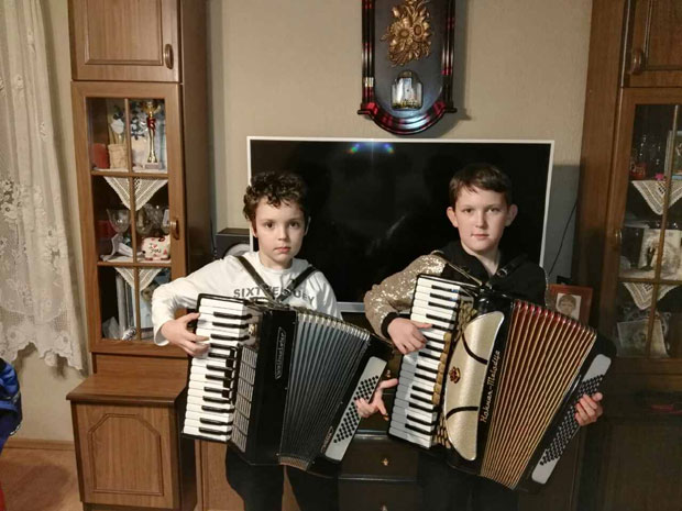 Хармоником чувају своје српске корене